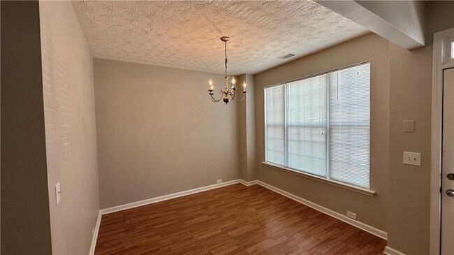 Photo - 2747 Heathrow Dr