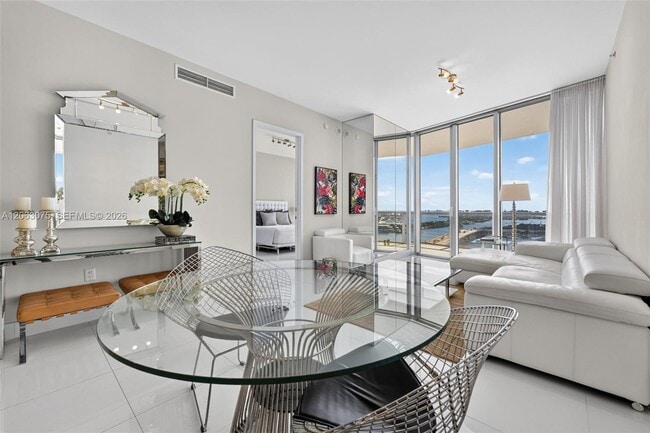 Building Photo - 1100 Biscayne Blvd Unit 2902