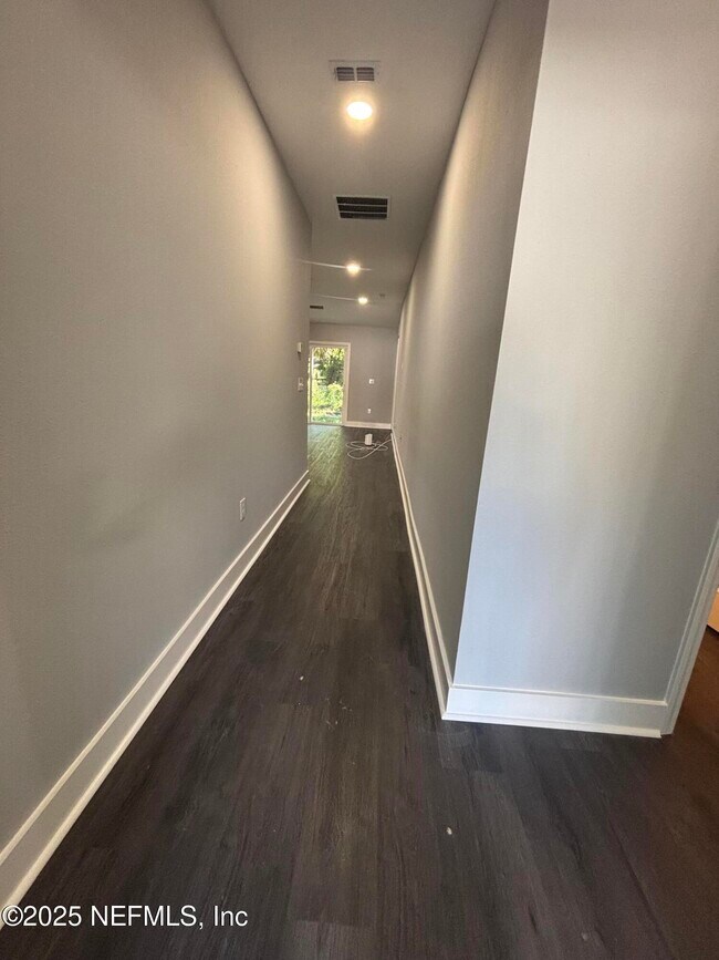 Photo - 951 Superior St