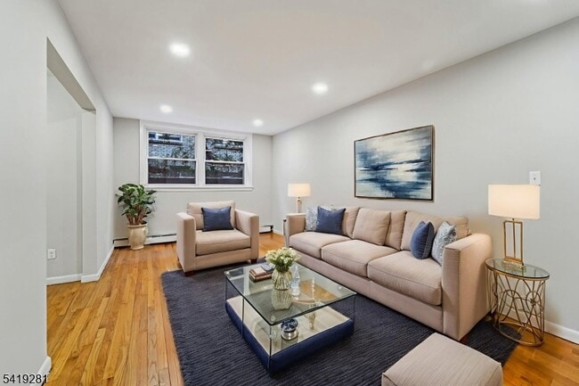 Building Photo - 357 Franklin St Unit 5