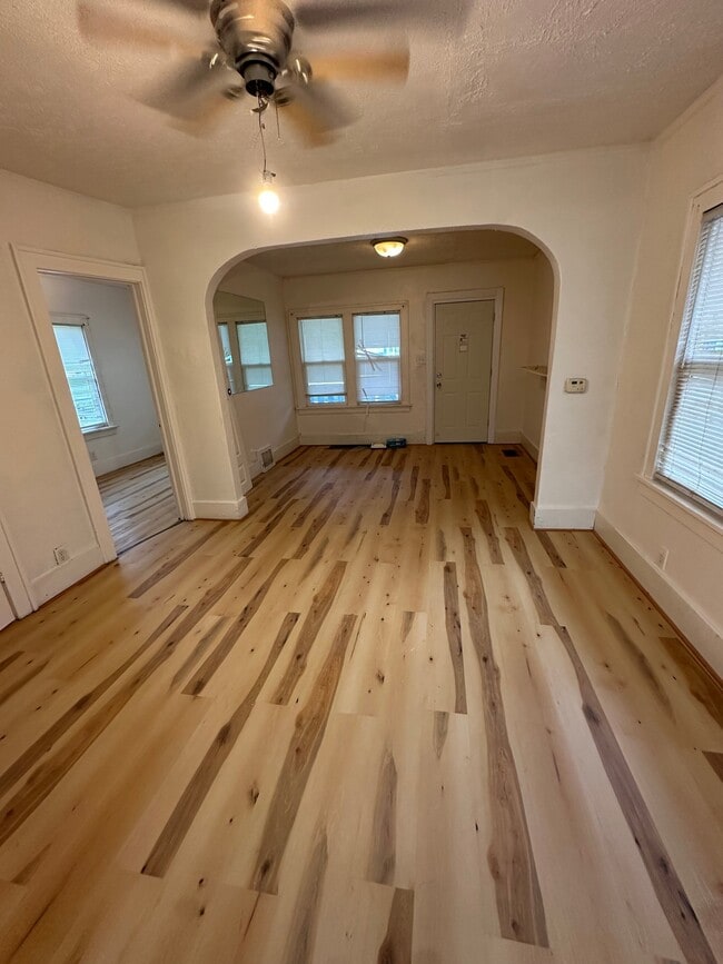 Photo - 2315 N Ellis St