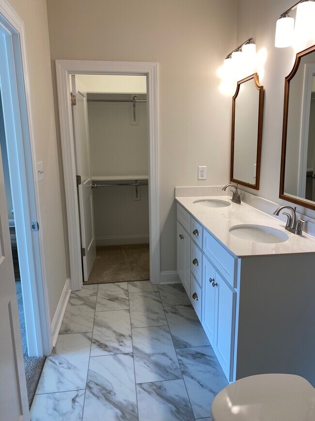 Photo - 703 Henry Ln