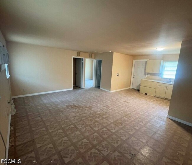 Photo - 227 Maria St