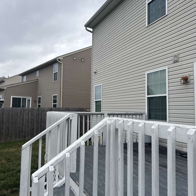 Photo - 2059 Matt Way