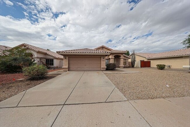 Building Photo - MOVE IN SPECIALS!! Lovely 4-bedroom, 2-bat...