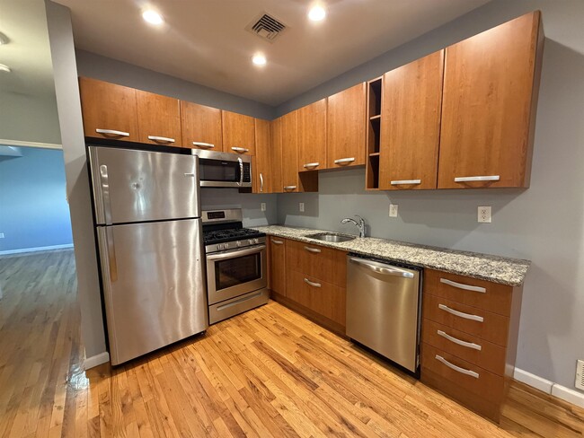 Building Photo - 315 Broadway Unit 1
