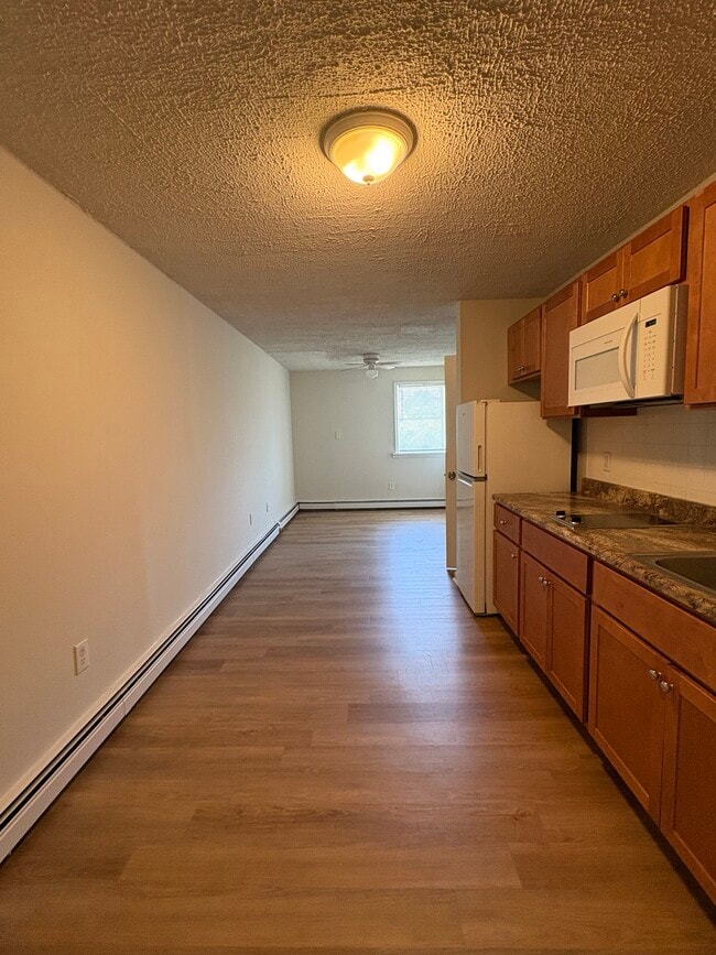 Photo - Riveredge Square Apartments