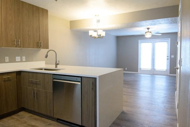 Photo - 6003 Cullen Dr