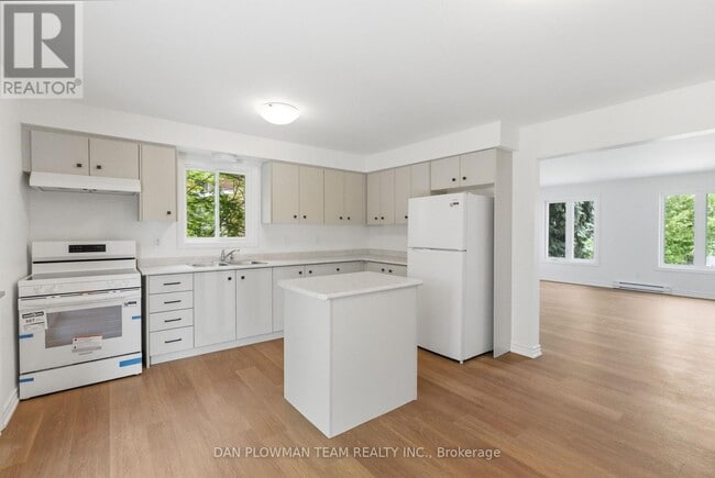 Photo - 176 Nassau St