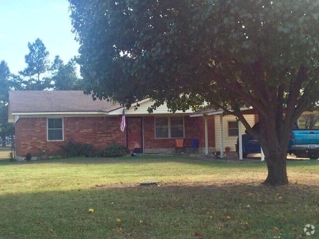 Building Photo - 3 bed 1 bath country home
