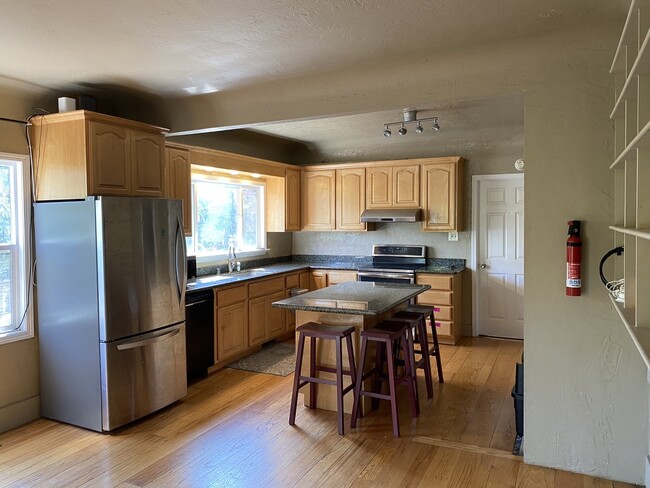 Building Photo - 2850 McGee Ave