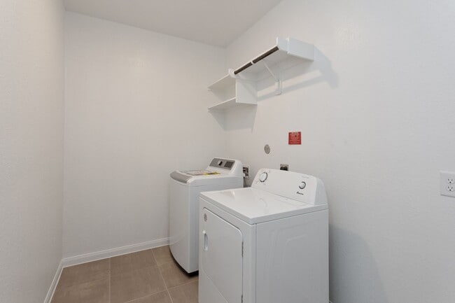 Building Photo - 6915 Lebec Dr