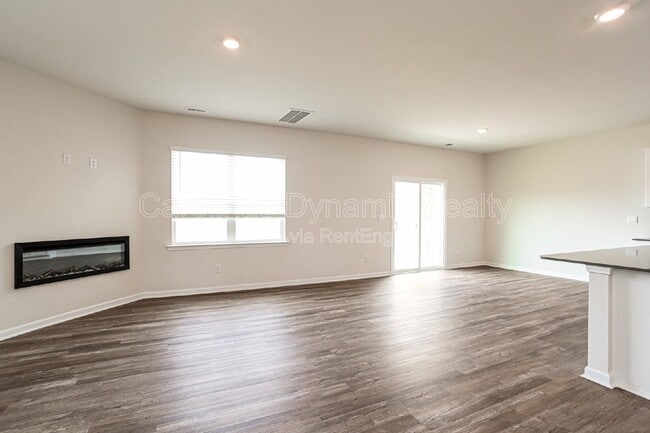 Photo - 1365 37th Ave Lane NE