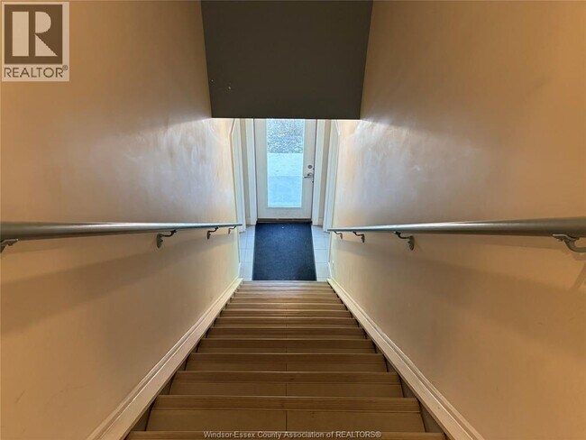 Photo - 550 Sandison St