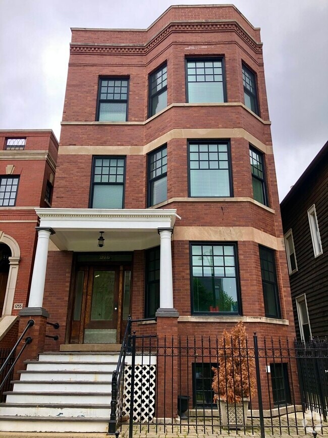 Building Photo - 1257 W Schubert Ave Unit 2F Rental