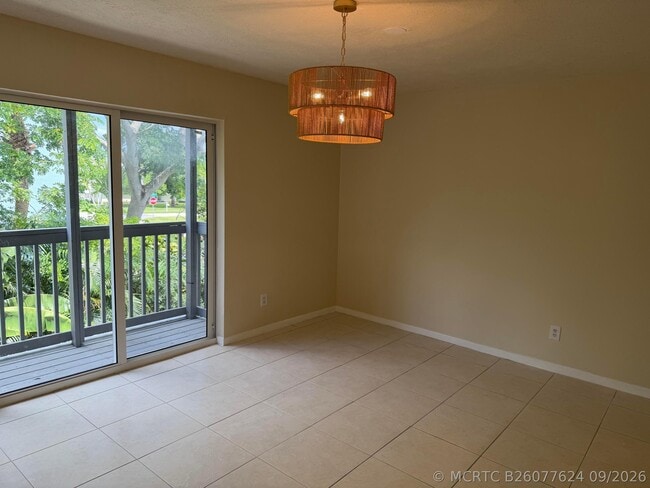 1180 Carlton Ct