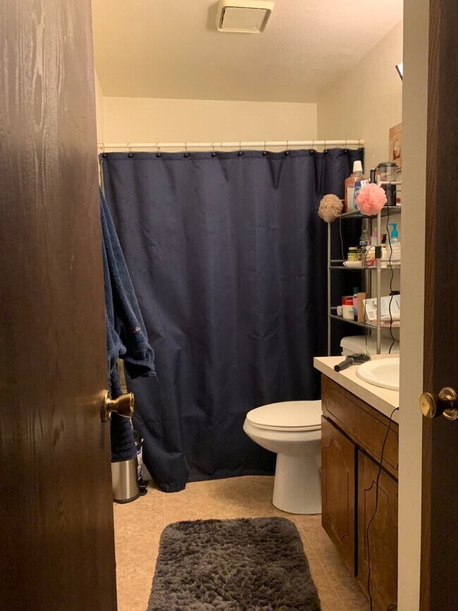 Large Two Bedroom One Bath In North Lovela... Casa Casas en Alquiler