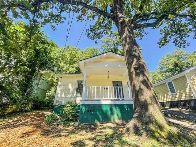 Photo - 1099 Coleman St SW