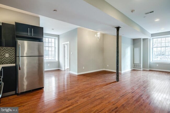 Building Photo - 301 Market St Unit 2