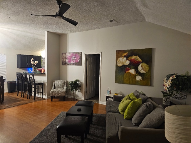 Photo - 99 Harmony Dr W