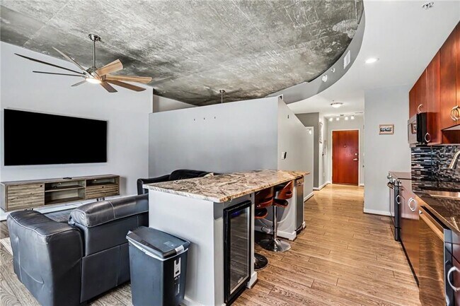 Photo - 400 W Peachtree St NW Unit 1610