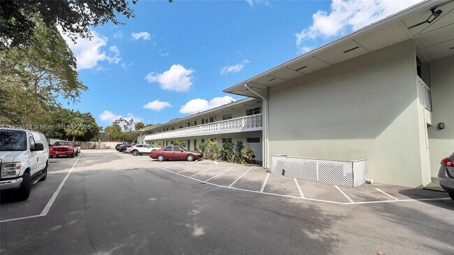 Building Photo - 4200 NW 3rd Ct Unit 241