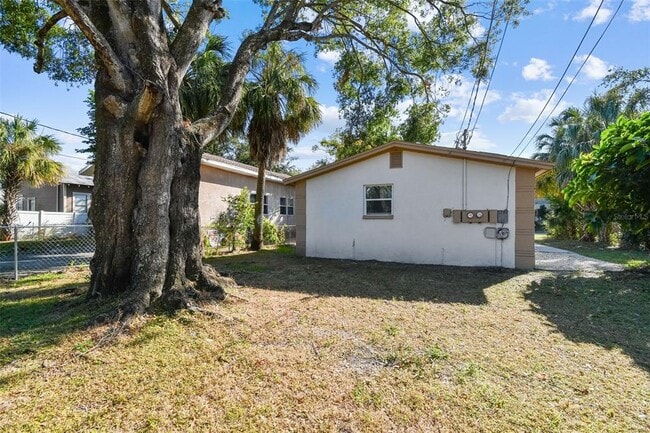 Photo - 2135 W St Conrad St