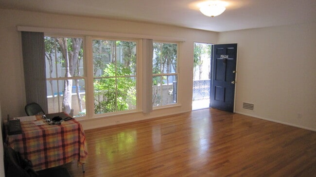 Building Photo - 1958 1/2 S Beverly Glen Blvd Unit 1960.5