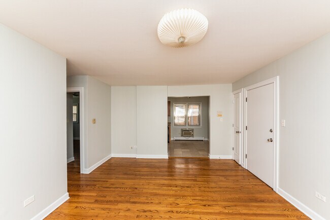 Photo - 4540 N Wolcott Ave Unit 2E