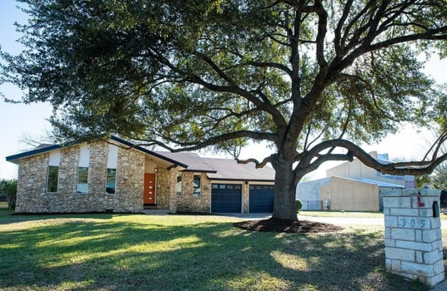 Building Photo - 305 Whitetail Dr Rental