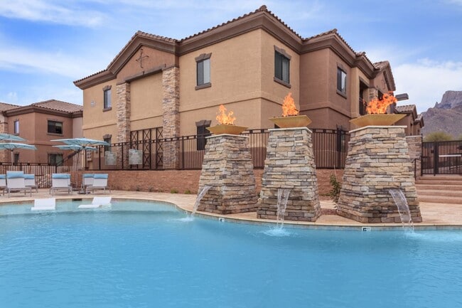 Piscina estilo centro turístico - The Canyons at Linda Vista Trail