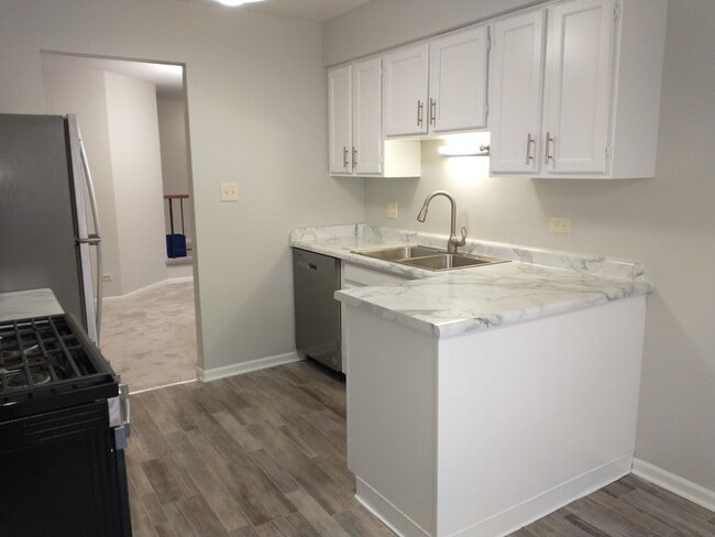 Photo - 905 Surrey Dr Unit 2B