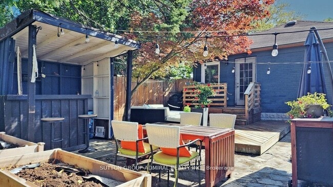 Terrasse arrière et bar Tiki - 68 Heman St Unité Main Suite