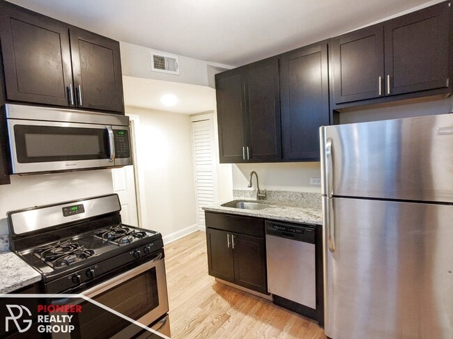 Building Photo - 4032 N Ashland Ave Unit 4036.5-GDS