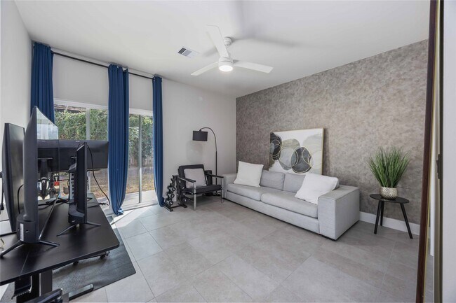 Photo - 5310 Suez St