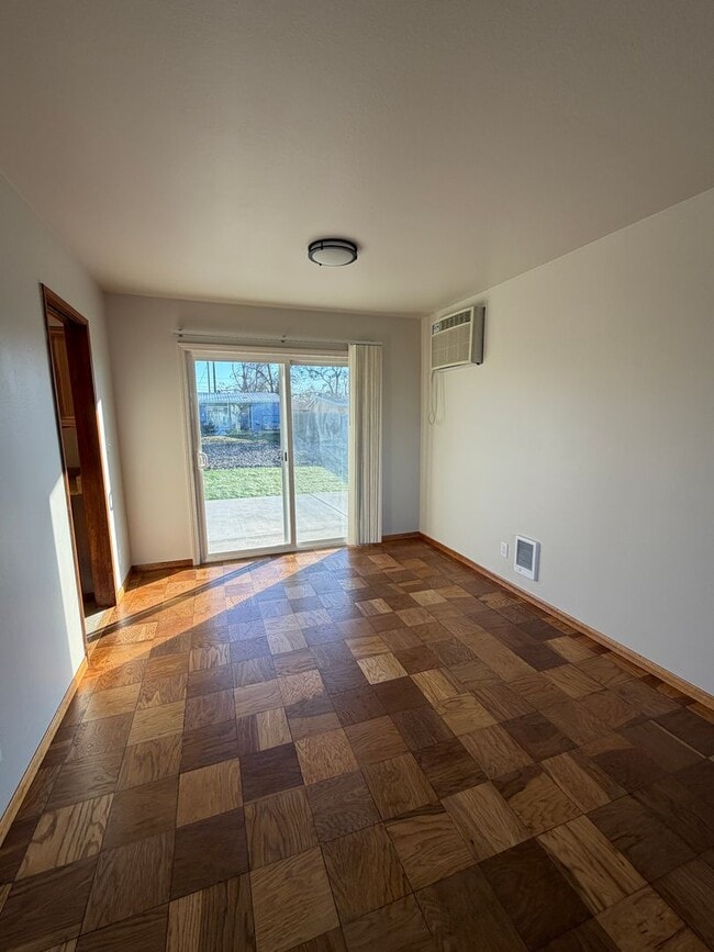 Photo - 3 Bedroom Home, Fully Updated