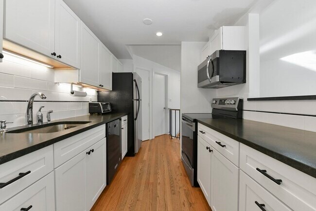 Building Photo - 32 Concord Sq Unit 20