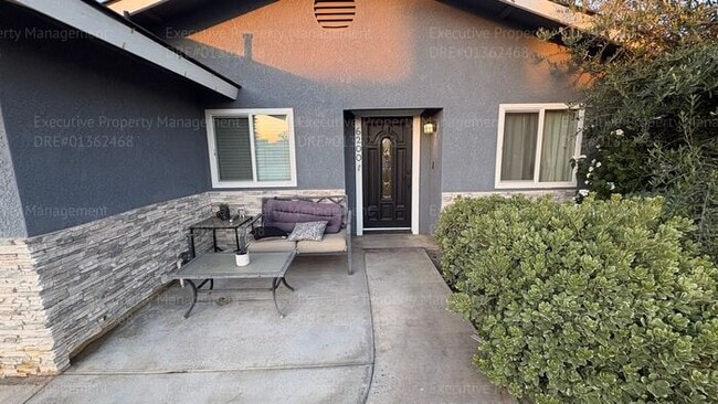 Photo - 3 bedroom 2 bathroom home with pool and near shopping centers.
