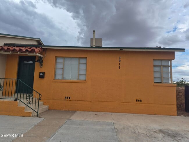 Building Photo - 3915 Mobile Ave