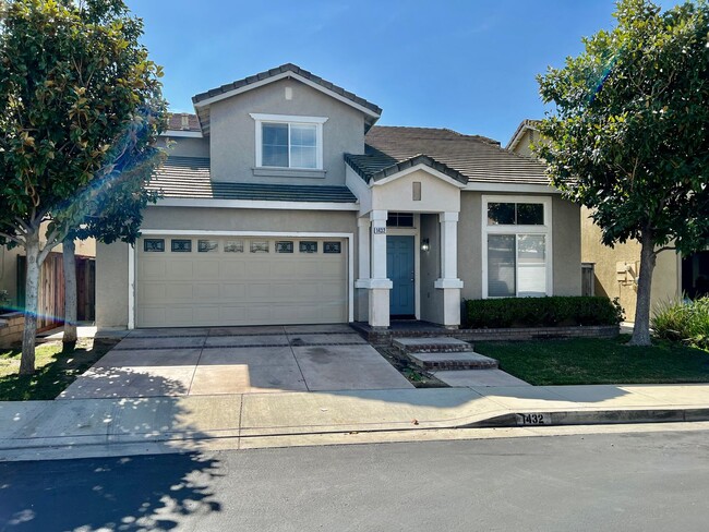 Building Photo - Nice 2 Story Home