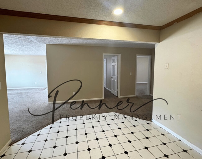 Photo - 401 NE Austin St