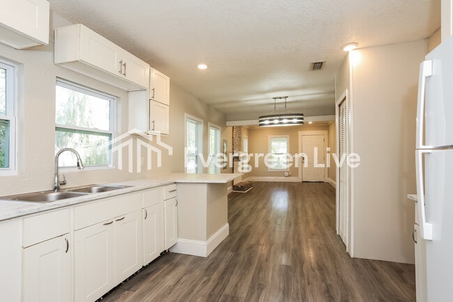 Photo - 808 Westbrook Rd