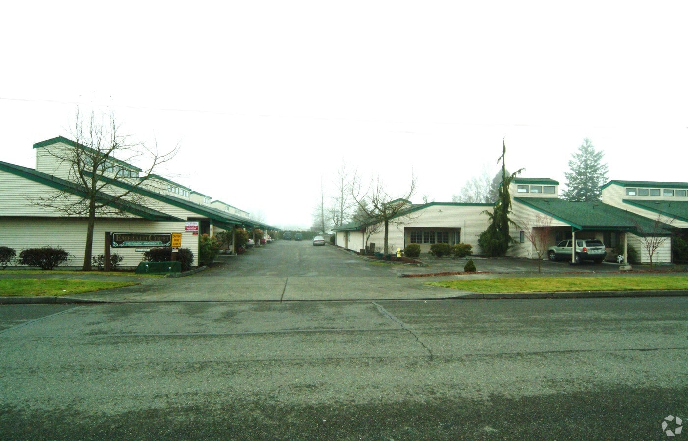 Photo - Emerald Court Apartments