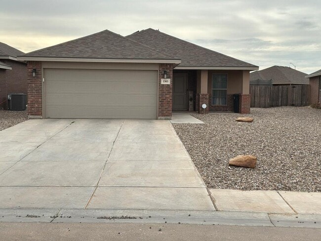 Building Photo - 1303 Terra Cotta St