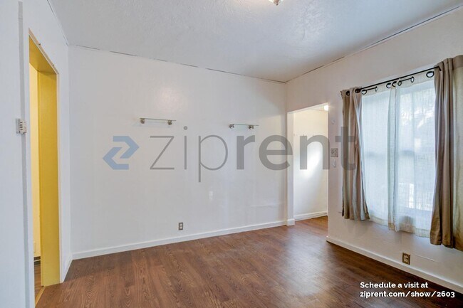 Photo - 484 Waller St