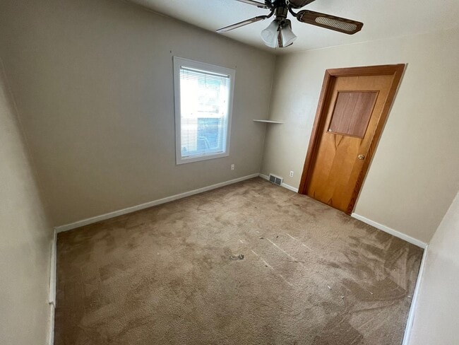 Photo - 3 bedroom, 1 bathroom and detached garage!