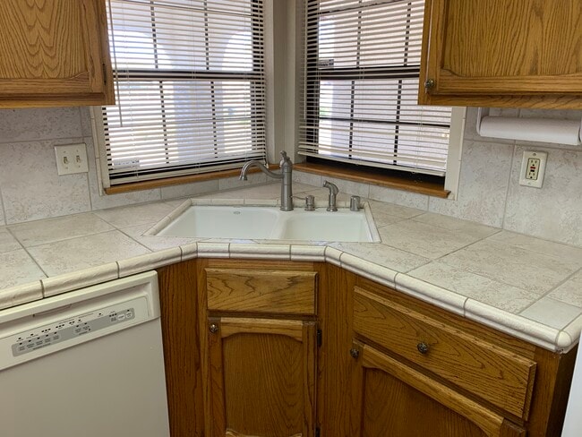 cocina - 654 N Inyo St