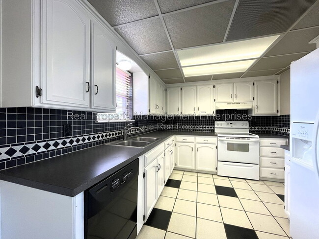 Photo - 609 S Meadow Ln
