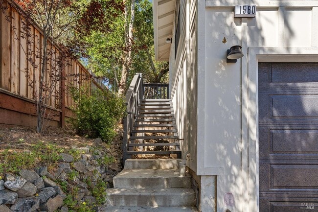 Photo - 1560 Laurel St