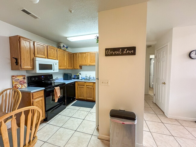 Photo - 850 N University Ave